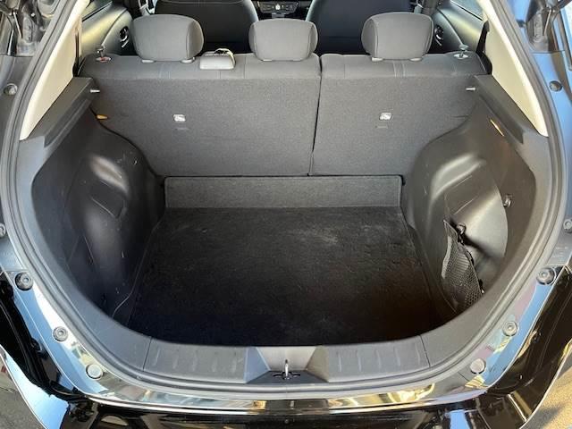 リーフ Ｇ　プロパイロット　プロパイロットパーキング　　アラウンドビュー全周囲カメラ　エマージェンシー衝突軽減ブレーキ　純正ナビ　スマートルームミラー　前・後席シートヒーター　禁煙車（21枚目）