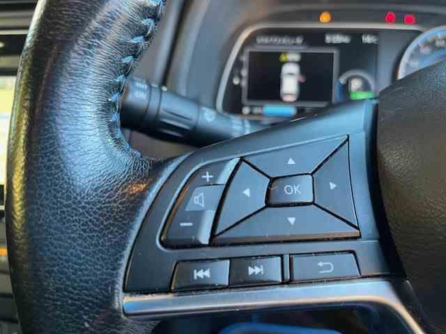 リーフ Ｇ　プロパイロット　プロパイロットパーキング　　アラウンドビュー全周囲カメラ　エマージェンシー衝突軽減ブレーキ　純正ナビ　スマートルームミラー　前・後席シートヒーター　禁煙車（22枚目）