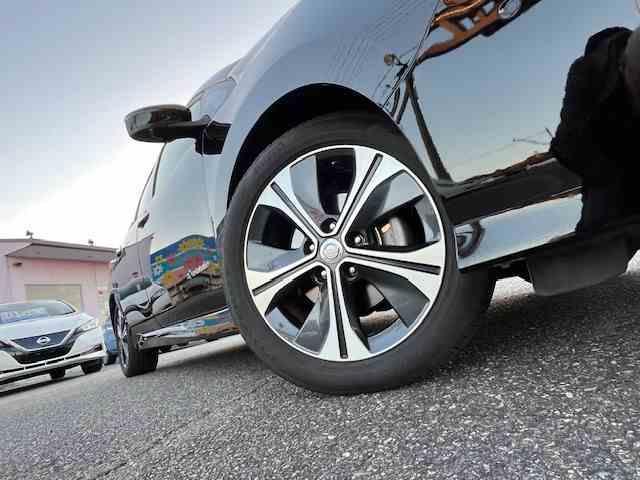 リーフ Ｇ　プロパイロット　プロパイロットパーキング　　アラウンドビュー全周囲カメラ　エマージェンシー衝突軽減ブレーキ　純正ナビ　スマートルームミラー　前・後席シートヒーター　禁煙車（23枚目）