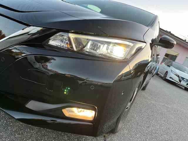 リーフ Ｇ　プロパイロット　プロパイロットパーキング　　アラウンドビュー全周囲カメラ　エマージェンシー衝突軽減ブレーキ　純正ナビ　スマートルームミラー　前・後席シートヒーター　禁煙車（28枚目）