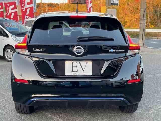 リーフ Ｇ　プロパイロット　プロパイロットパーキング　　アラウンドビュー全周囲カメラ　エマージェンシー衝突軽減ブレーキ　純正ナビ　スマートルームミラー　前・後席シートヒーター　禁煙車（31枚目）