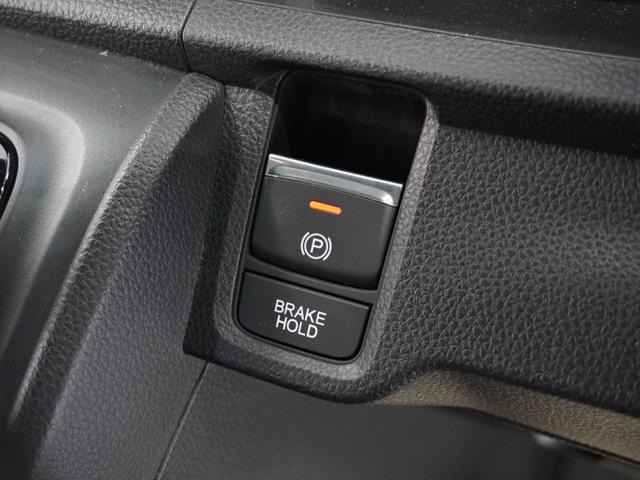 オートブレーキホールド機能付き電子パーキングブレーキ！ブレーキペダルを足から離しても停車状態を保ちます。アクセルを踏めば自動でブレーキが解除され、発進可能！