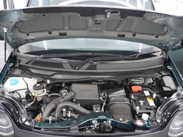 エンジンは車の心臓部分です。このエンジンルームが汚いとトラブルの基になります。当店は専用の液剤を使って徹底的に綺麗にします。