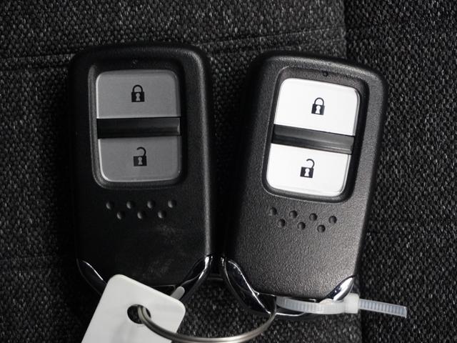 フィット e:HEVホームブラックスタイル 2年保証ナビDレコRカメETCクルコンBT地デジ(16枚目)