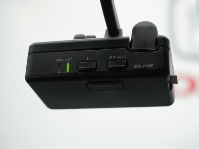 ヴェゼル ｅ：ＨＥＶＺ・ＰＬａＹパッケージ　２年保証当社試乗車ナビ全周囲カメＤレコＥＴＣ２．０（6枚目）