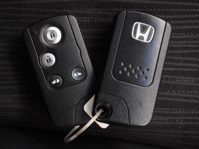 フリード Gプレミアムエディション 1年保証ナビRカメETC両電扉BT地デジHID(16枚目)