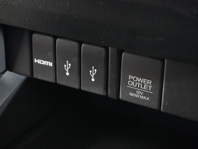 スマートフォンの充電等にも便利な電源ソケット！使いやすい場所に装備されています。