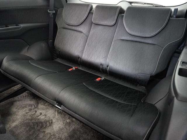 ご家族とスキーやキャンプ、または年に１回、親孝行の温泉旅行。そんな時にとても役に立つ広々３列目シート。普段は畳んでおいて荷物スペースにしても良いですね！