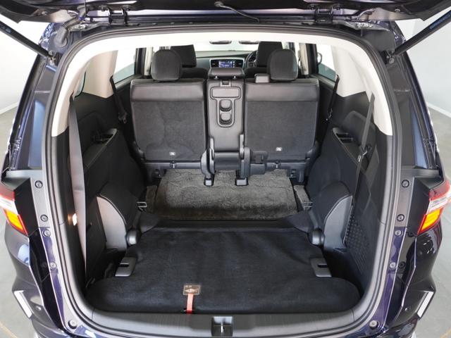 リアシートを使用しない時は倒せば更に広々ラゲッジスペースの出来上がりです、たくさんの荷物が積み込み可能です！