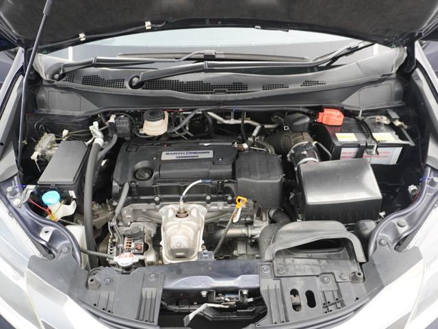 エンジンは車の心臓部分です。このエンジンルームが汚いとトラブルの基になります。当店は専用の液剤を使って徹底的に綺麗にします。