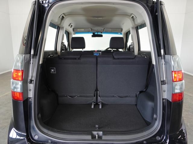 フル乗車でもしっかり荷物を収納出来るラゲッジスペースです。普段の買い物でしたらしっかり積める十分な荷室スペースが確保されています。