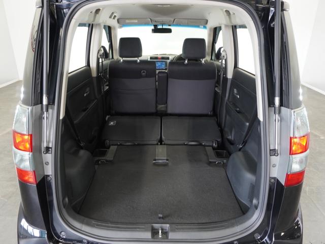 リアシートを使用しない時は倒せば更に広々ラゲッジスペースの出来上がりです、たくさんの荷物が積み込み可能です！