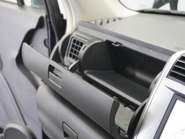 当店に並んでいる展示車には、日本査定協会発行の『車両状態証明書』をお付けしています。修復歴の有無はもちろん、車両状態図を見ながら実車でご確認いただけますのでより安心してご購入いただけます。