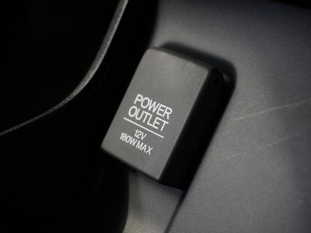 スマートフォンの充電等にも便利な電源ソケット！使いやすい場所に装備されています。