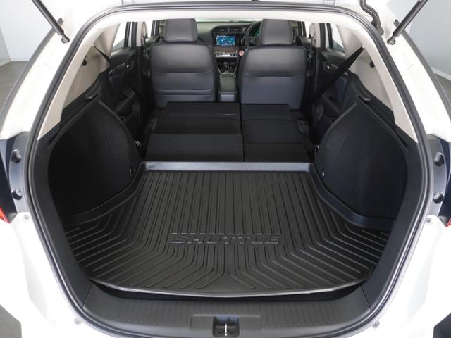 リアシートを使用しない時は倒せば更に広々ラゲッジスペースの出来上がりです、たくさんの荷物が積み込み可能です！
