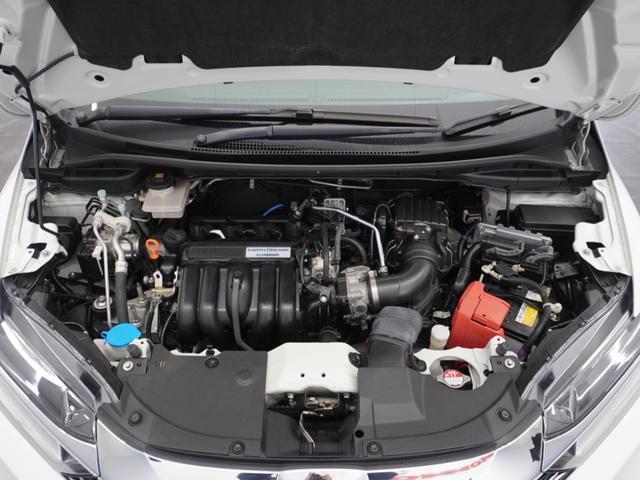 エンジンは車の心臓部分です。このエンジンルームが汚いとトラブルの基になります。当店は専用の液剤を使って徹底的に綺麗にします。