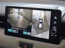 【フロントブラインドビュー】車両前方に搭載したカメラは、車両前方が約180度見渡せる降格映像で表示!