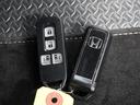 ◆スマートキー◆カギをバッグやポケットに入れたままでもドアロックの開閉ができる『スマートキー』付き!雨天や暗くなってもカギを取り出す必要がなくドアの開錠&エンジンも始動できます