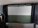 リアドアには【スクリーンサンシェード】が装備されています。日差しを和らげ、プライバシーの保護にも役立ちます。後部座席にお子様を乗車させるときも、ゆっくりお昼寝できます♪
