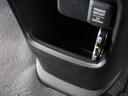 インパネ中央の下部には、ごみ箱としても使用する事ができるセンターロアボックスを装備しております。
