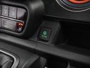 ◆ＥＣＯＮスイッチ（ＥＣＯＮモード）◆エンジンやエアコンといった、クルマ全体の動きを燃費優先で自動制御するＥＣＯＮモード。空調など快適性を優先したいときは、スイッチを押してＯＦＦにできます。