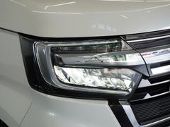 ＨＩＤより省電力のＬＥＤライトが装着されています。点灯忘れも防止できるオートライトコントロール機能がついているので、夜間のドライブもより安全に楽しめますよ。 5