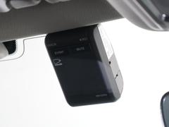 ◆ドライブレコーダー◆映像・音声などを記録する自動車用の装置です。　もしもの事故の際の記録はもちろん、旅行の際の思い出としてドライブの映像を楽しむことができます。 4