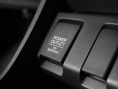 スマートフォンの充電等にも便利な電源ソケット！使いやすい場所に装備されています。 5