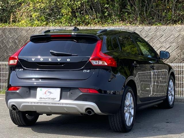 Ｖ４０ クロスカントリー　Ｄ４　サマム　★禁煙★ハーマンカードン★モダンウッドパネル★黒革★メモリ付パワーシート★前席シートヒーター★ブラインドスポットモニター★アダプティブクルーズコントロール★純正ナビ★フルセグ★スマートキー★点検整備付（7枚目）