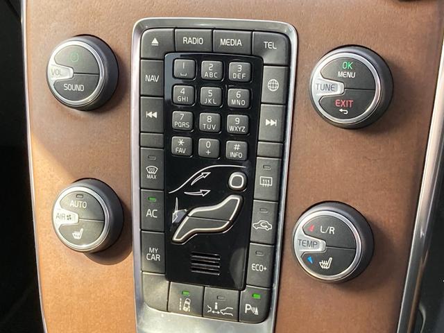 Ｖ４０ クロスカントリー　Ｄ４　サマム　★禁煙★ハーマンカードン★モダンウッドパネル★黒革★メモリ付パワーシート★前席シートヒーター★ブラインドスポットモニター★アダプティブクルーズコントロール★純正ナビ★フルセグ★スマートキー★点検整備付（16枚目）