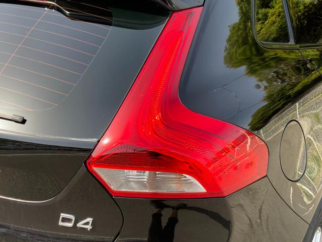 Ｖ４０ クロスカントリー　Ｄ４　サマム　★禁煙★ハーマンカードン★モダンウッドパネル★黒革★メモリ付パワーシート★前席シートヒーター★ブラインドスポットモニター★アダプティブクルーズコントロール★純正ナビ★フルセグ★スマートキー★点検整備付（20枚目）