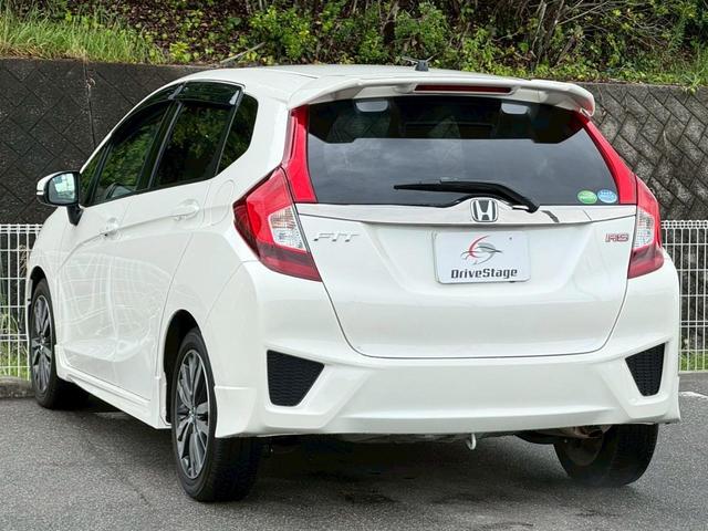 フィット ＲＳ　ワンオーナー　禁煙　ＬＥＤヘッドライト　クルーズコントロール　純正１６インチアルミ　社外ナビ　バックカメラ　パドルシフト　スマートキー　プッシュスタート　ＥＴＣ　Ｂｌｕｅｔｏｏｔｈ接続　フルセグ（5枚目）