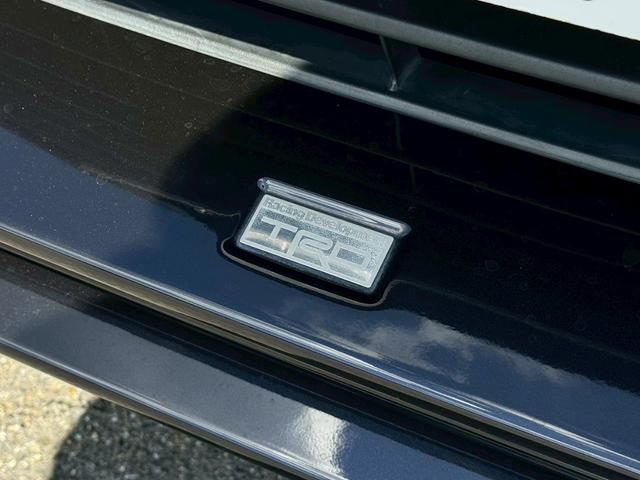 ハリアー プレミアム　ＴＲＤエアロ　サンルーフ　ハーフレザーシート　純正９インチナビ　衝突軽減　レーダークルーズ　純正１８インチアルミ　パワーバックドア　電動シート　ＬＥＤ　バックカメラ　前後ドラレコ　ＥＴＣ　ＡＣ１００Ｖ（11枚目）