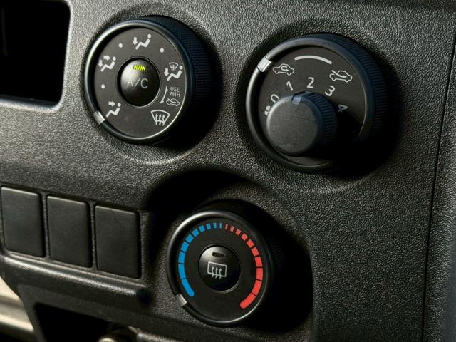 レジアスエースバン ロングＤＸ　ＧＬパッケージ　禁煙車　両側スライドドア　キーレスエントリー　運転席・助手席エアバック　電動格納ミラー　ＣＤプレーヤー　ＵＳＢ接続可　ＡＵＸ接続可　パワーウィンドウ　パワーステアリング　エアコン　６人乗り　車検整備付（23枚目）