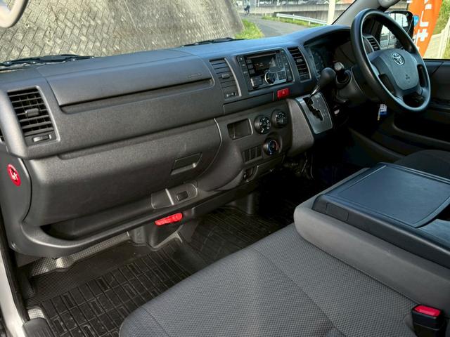 レジアスエースバン ロングＤＸ　ＧＬパッケージ　禁煙車　両側スライドドア　キーレスエントリー　運転席・助手席エアバック　電動格納ミラー　ＣＤプレーヤー　ＵＳＢ接続可　ＡＵＸ接続可　パワーウィンドウ　パワーステアリング　エアコン　６人乗り　車検整備付（25枚目）