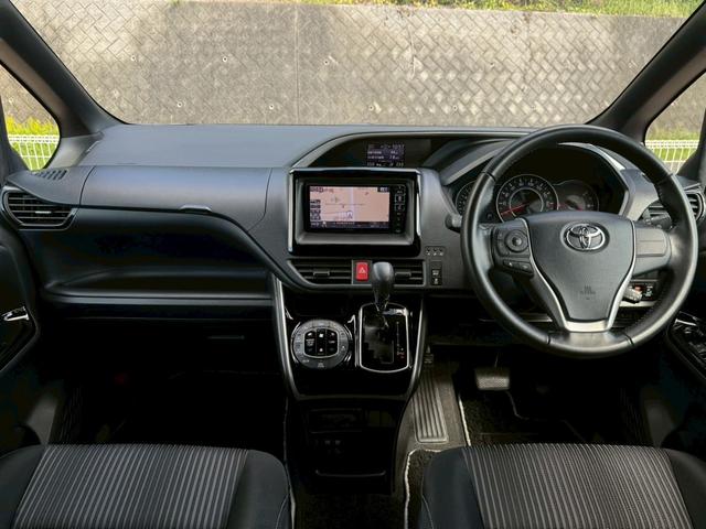 ヴォクシー ＺＳ　煌　ＡＬＰＩＮＥナビ　後席モニター　バックカメラ　両側電動スライド　衝突軽減ブレーキ　ドライブレコーダー前後　クリアランスソナー　レーンアシスト　オートハイビーム　クルーズコントロール　ＥＴＣ　車検整備付（5枚目）