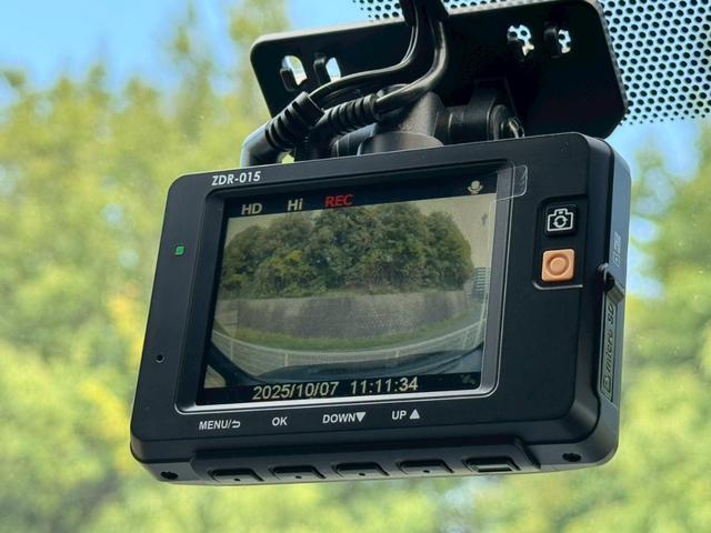 ヴォクシー ＺＳ　煌　ＡＬＰＩＮＥナビ　後席モニター　バックカメラ　両側電動スライド　衝突軽減ブレーキ　ドライブレコーダー前後　クリアランスソナー　レーンアシスト　オートハイビーム　クルーズコントロール　ＥＴＣ　車検整備付（15枚目）