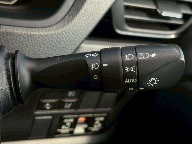 ヴォクシー ＺＳ　煌　ＡＬＰＩＮＥナビ　後席モニター　バックカメラ　両側電動スライド　衝突軽減ブレーキ　ドライブレコーダー前後　クリアランスソナー　レーンアシスト　オートハイビーム　クルーズコントロール　ＥＴＣ　車検整備付（30枚目）