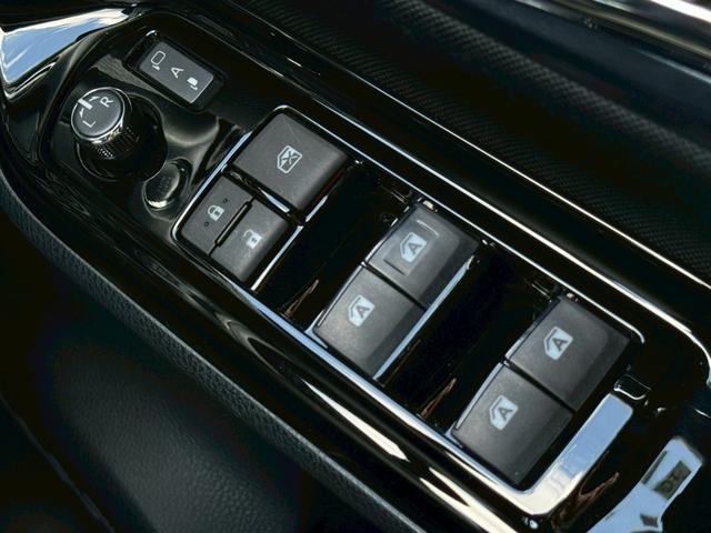 ヴォクシー ＺＳ　煌　ＡＬＰＩＮＥナビ　後席モニター　バックカメラ　両側電動スライド　衝突軽減ブレーキ　ドライブレコーダー前後　クリアランスソナー　レーンアシスト　オートハイビーム　クルーズコントロール　ＥＴＣ　車検整備付（33枚目）