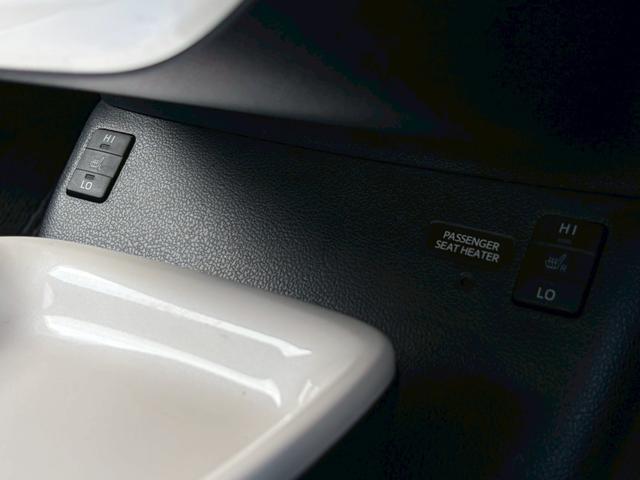 プリウス Ａツーリングセレクション　禁煙　黒革　純正９インチナビ　前席シートヒーター　ヘッドアップディスプレイ　セーフティセンス　レーダークルーズ　バックカメラ　純正１７インチＡＷ　ＬＥＤヘッドライト　ＢＳＭ　フルセグ　ＥＴＣ（32枚目）