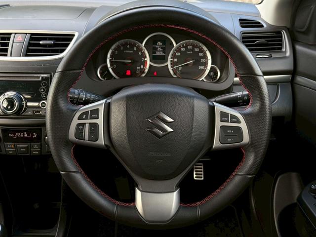 スイフトスポーツ ベースグレード　６速ＭＴ　禁煙車　ドラレコ　ＨＩＤヘッドライト　クルーズコントロール　インテリキー　ＥＴＣ車載器　ＵＳＢ接続可　純正１７インチアルミ　クラリオンオーディオ　ＣＤ再生可　車検整備付　電動格納ミラー（9枚目）