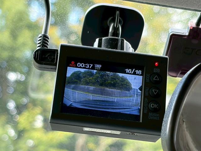 スイフトスポーツ ベースグレード　６速ＭＴ　禁煙車　ドラレコ　ＨＩＤヘッドライト　クルーズコントロール　インテリキー　ＥＴＣ車載器　ＵＳＢ接続可　純正１７インチアルミ　クラリオンオーディオ　ＣＤ再生可　車検整備付　電動格納ミラー（13枚目）