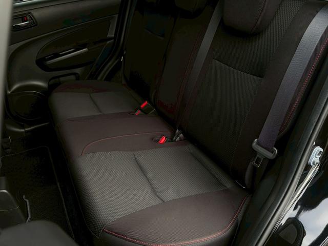 スイフトスポーツ ベースグレード　６速ＭＴ　禁煙車　ドラレコ　ＨＩＤヘッドライト　クルーズコントロール　インテリキー　ＥＴＣ車載器　ＵＳＢ接続可　純正１７インチアルミ　クラリオンオーディオ　ＣＤ再生可　車検整備付　電動格納ミラー（17枚目）