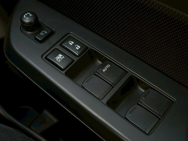 スイフトスポーツ ベースグレード　６速ＭＴ　禁煙車　ドラレコ　ＨＩＤヘッドライト　クルーズコントロール　インテリキー　ＥＴＣ車載器　ＵＳＢ接続可　純正１７インチアルミ　クラリオンオーディオ　ＣＤ再生可　車検整備付　電動格納ミラー（26枚目）