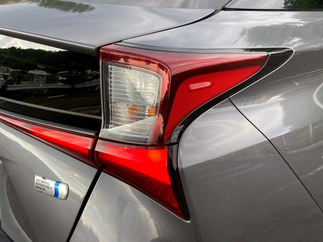 プリウス SセーフティプラスII 禁煙車 純正9型ナビ 全周囲モニター 前後ドラレコ レーダークルーズ ブラインドスポット ETC LEDヘッドライト レーンキープ フルセグTV Bluetooth接続 純正15インチAW 車検整備付(41枚目)