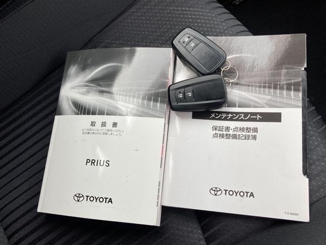 プリウス Ａ　禁煙　純正ナビ　トヨタセーフティセンス　レーダークルーズ　ＡＣ１００Ｖ　パワーシート　ヘッドアップディスプレイ　ブラインドスポットモニター　バックカメラ　ＥＴＣ　ドラレコ　前後クリアランスソナー（10枚目）