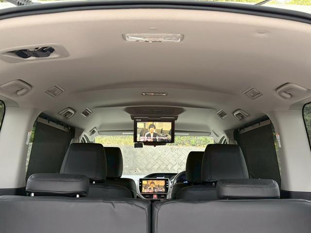 ヴォクシー ハイブリッドZS 禁煙車 純正10型ナビ フリップダウンモニター バックカメラ 前後ドラレコ 両側パワースライド ETC2.0 LEDヘッドライト 衝突軽減 レーンキープ Bluetooth 純正16AW 車検整備付(42枚目)