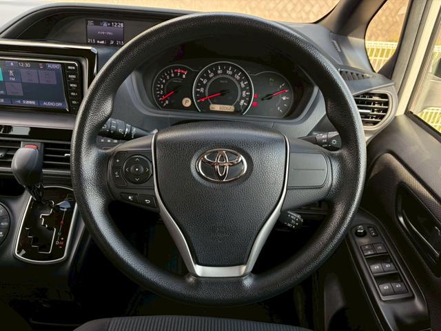 ノア Ｘ　禁煙　両側パワースライドドア　衝突軽減ブレーキ　クルーズコントロール　純正ナビ　バックカメラ　インテリキー　プッシュスタート　レーンキープ　ＬＥＤヘッドライト　ＥＴＣ　Ｂｌｕｅｔｏｏｔｈ　ＵＳＢポート（9枚目）