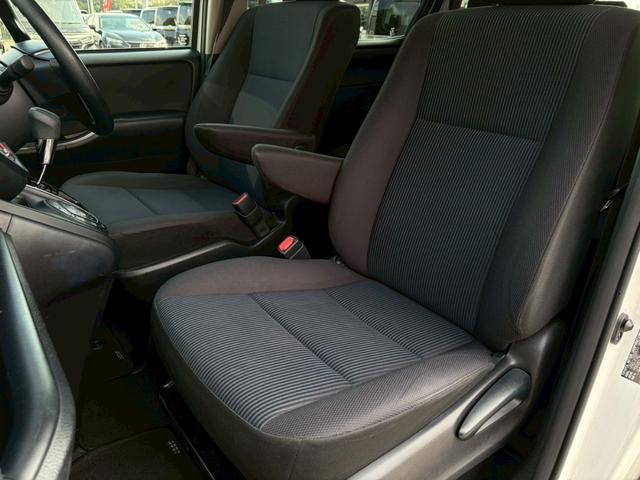 ノア Ｘ　禁煙　両側パワースライドドア　衝突軽減ブレーキ　クルーズコントロール　純正ナビ　バックカメラ　インテリキー　プッシュスタート　レーンキープ　ＬＥＤヘッドライト　ＥＴＣ　Ｂｌｕｅｔｏｏｔｈ　ＵＳＢポート（36枚目）