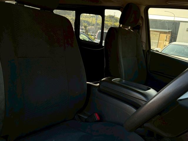 レジアスエースバン ロングスーパーＧＬ　ワンオーナー車　禁煙　ナビ　バックカメラ　地デジ　両側スライドドア　キーレスエントリー　リアヒーター　リアクーラー　ＥＴＣ　ＣＤ再生可　電格ミラー　オートライト　オートエアコン　スペアキー　車検整備付（14枚目）